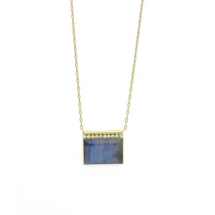 Collier pierre rectangle serti de cristaux